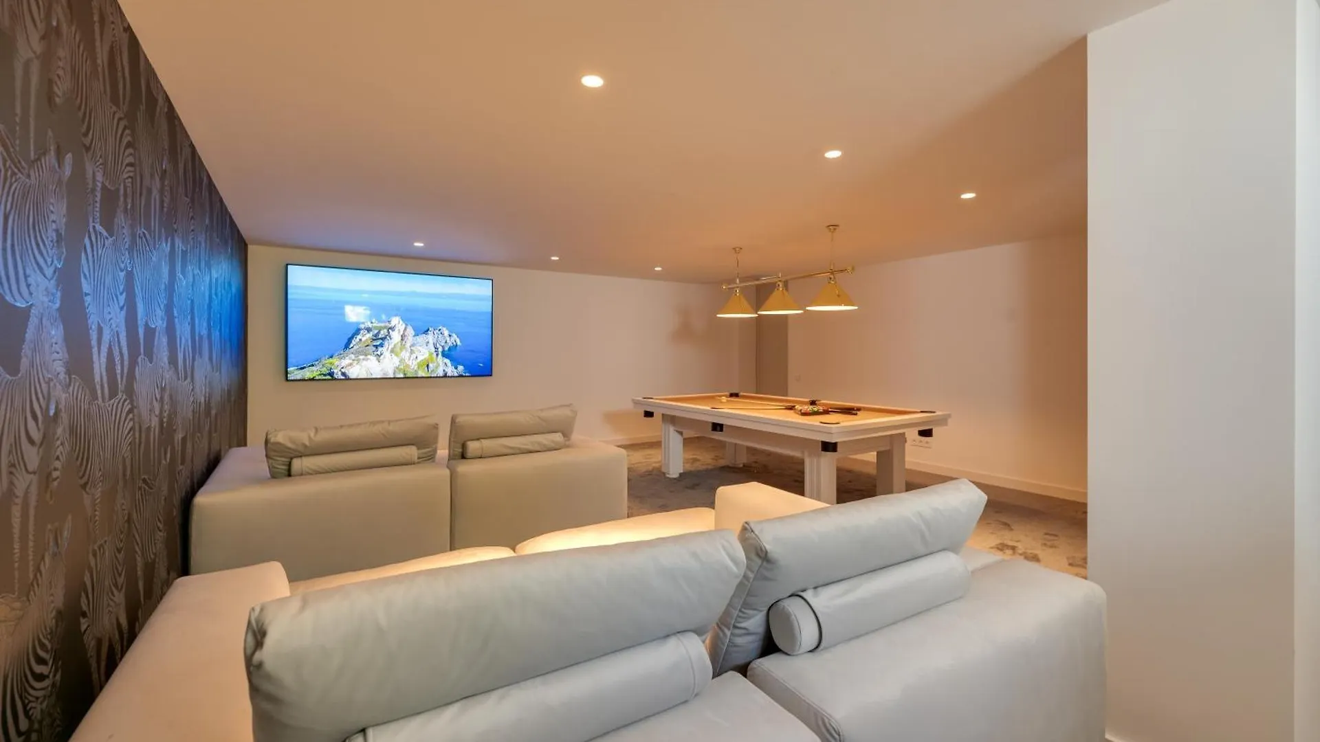 Remarkable 2021-Built Luxury Villa In El Herrojo Benahavis Spain